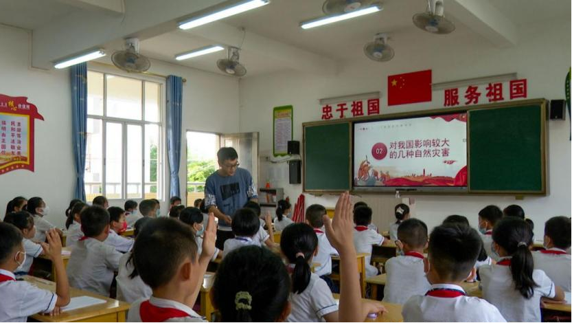 安全宣傳“進(jìn)校園”安全知識(shí)伴“童”行2.png