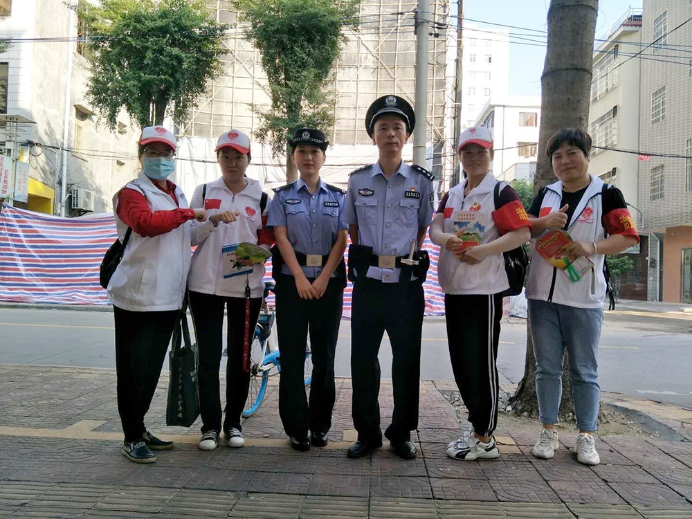 10月26日，團縣委組織志愿者組建“治安聯(lián)防”志愿者服務(wù)隊7.jpg